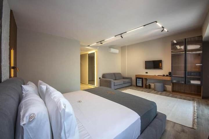 Room 43 of 93