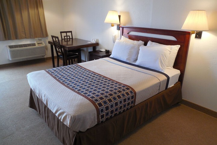 Room 33 of 54