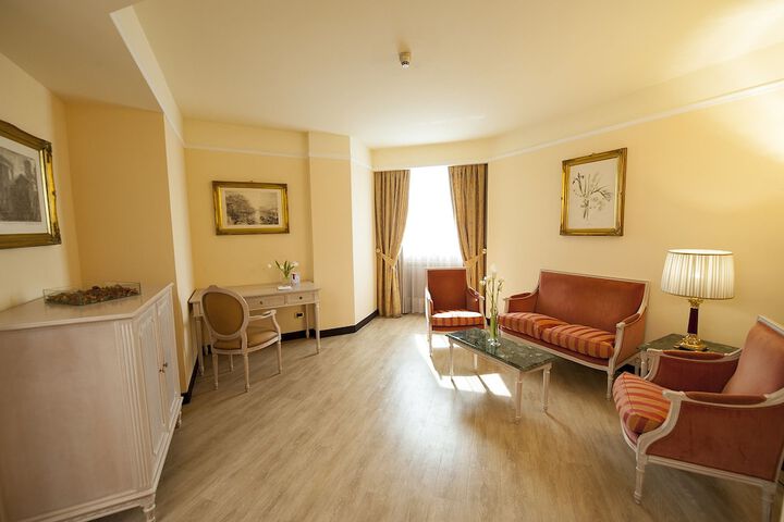 Room 25 of 87