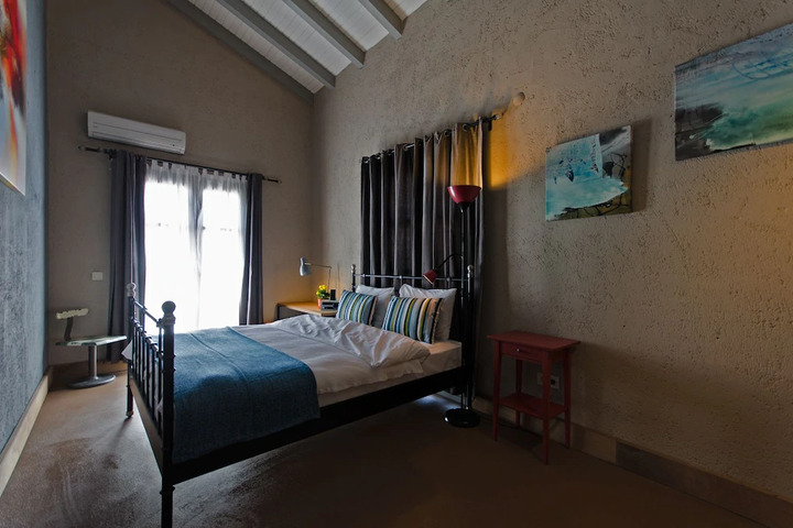 Room 2 of 7