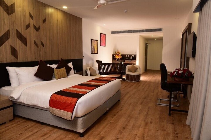 Room 6 of 32