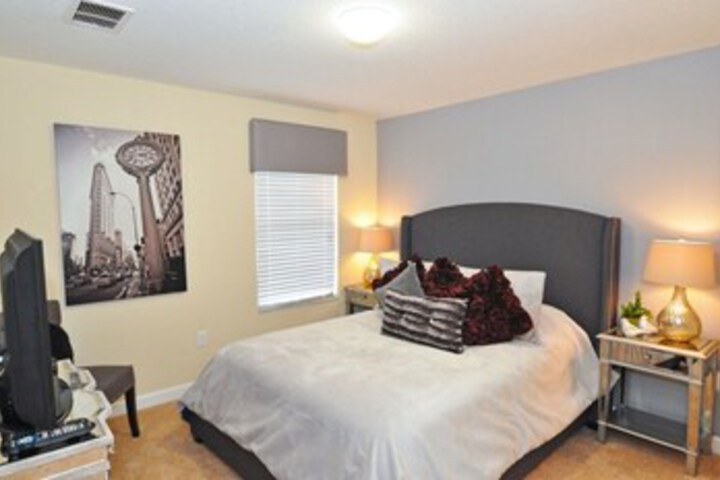 Room 11 of 25