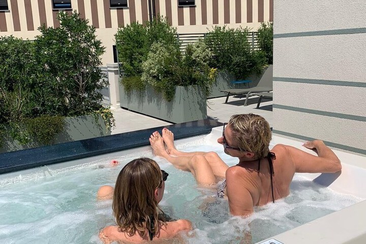 Hot Tub 25 of 44