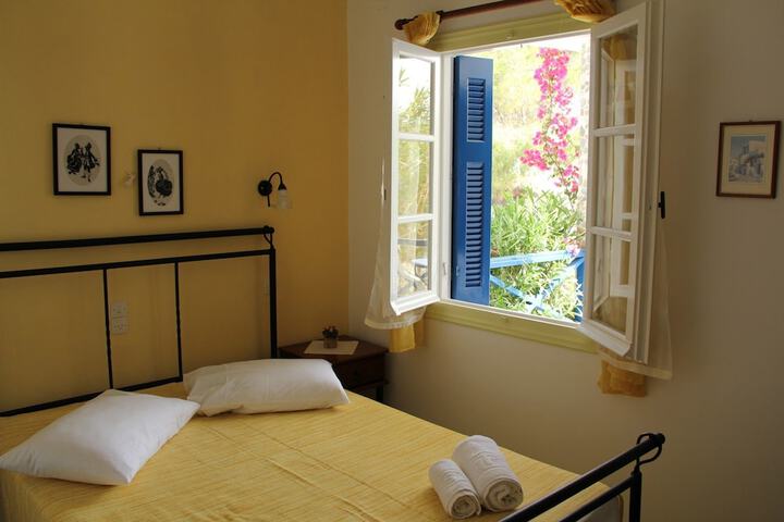 Room 3 of 96