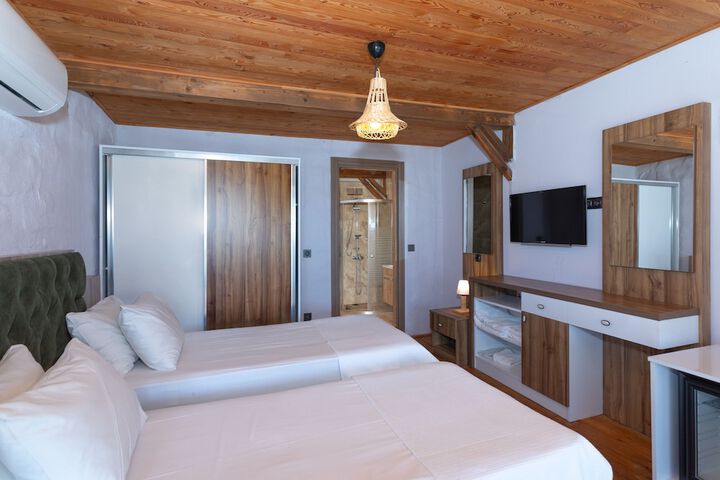 Room 3 of 34