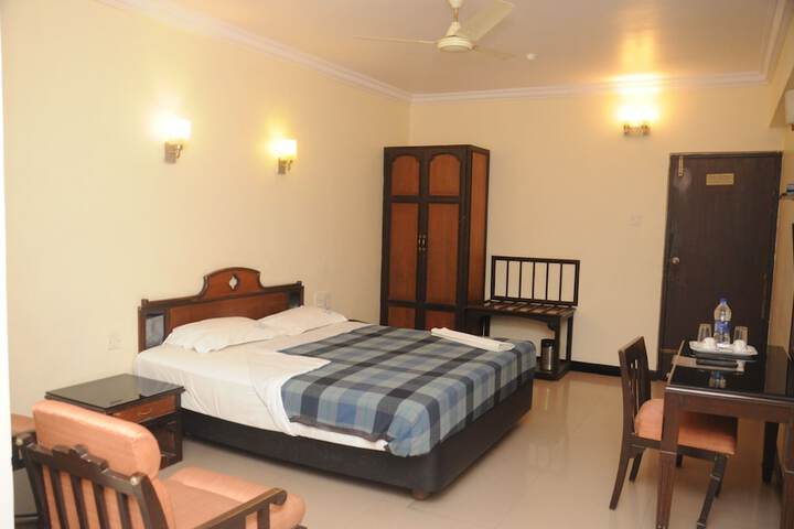 Room 16 of 38