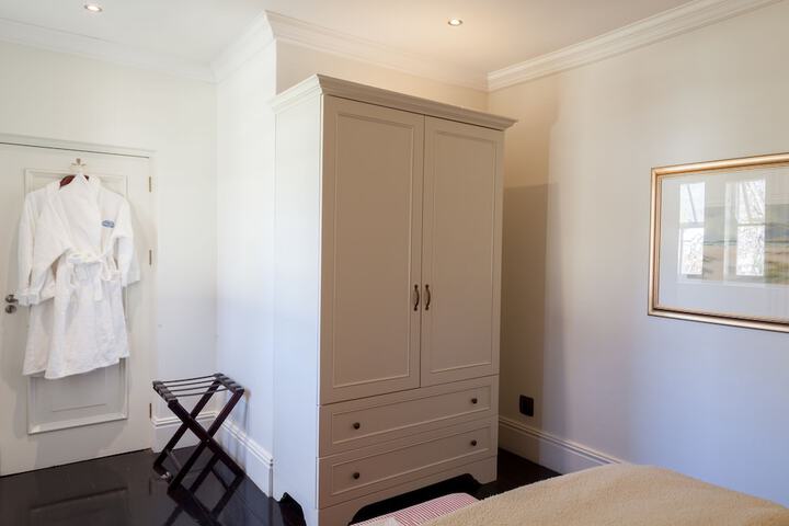 Room 34 of 82