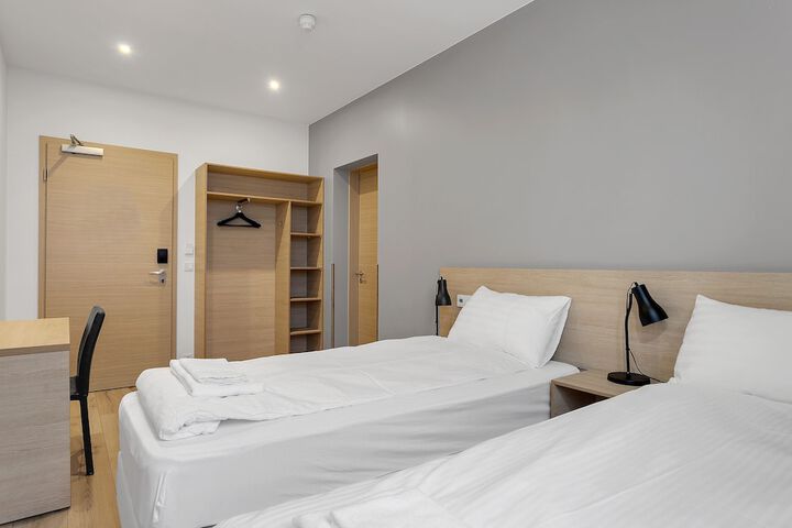 Room 9 of 96