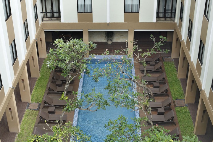 Hotel Pool