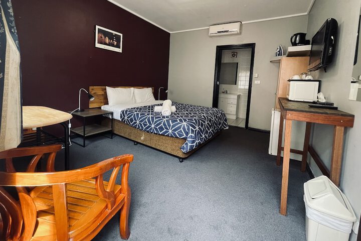Room 11 of 30