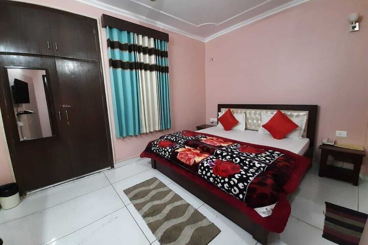 Room 8 of 20