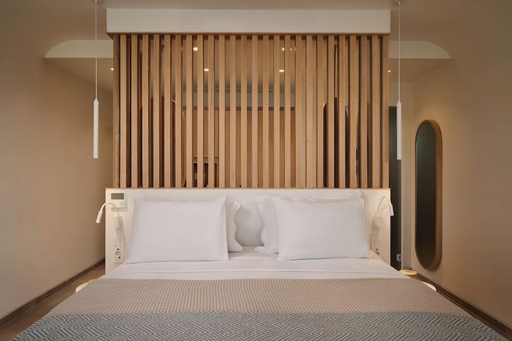 Room 8 of 37