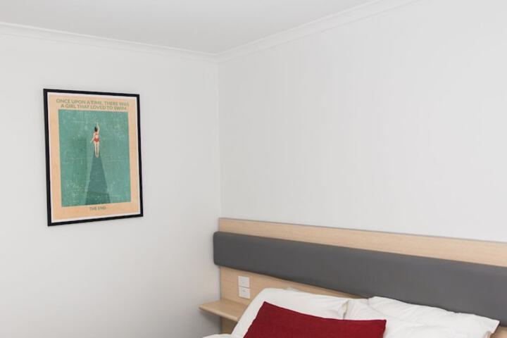 Room 7 of 28