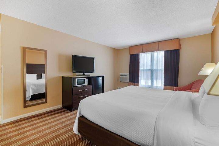 Room 6 of 26
