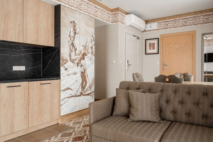 Room 23 of 28