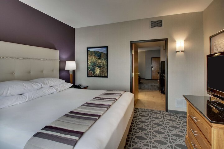 Room 13 of 77