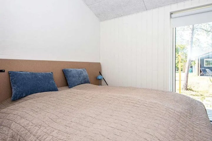Room 2 of 17