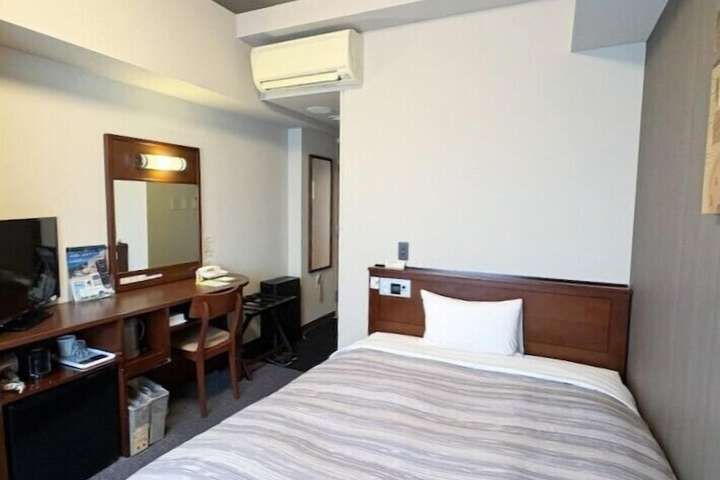 Room 3 of 26