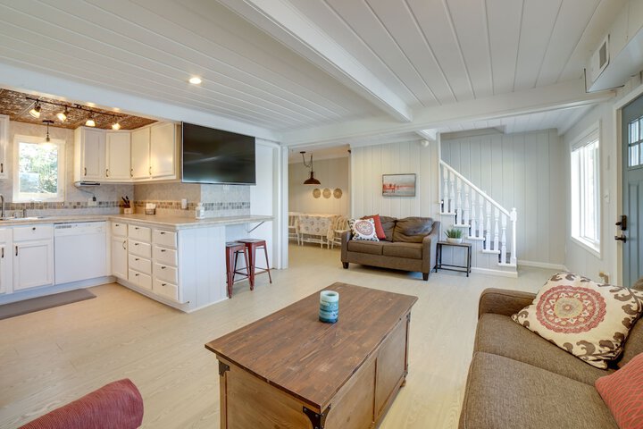 Big Pine Island Lake Cottage w / Boat Dock & Kayaks