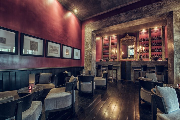 Lounge 49 of 72