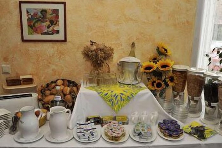 Breakfast/Coffee Service 23 of 39