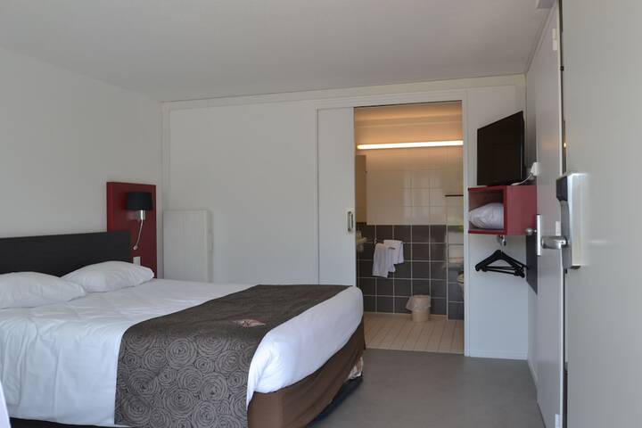 Room 3 of 42