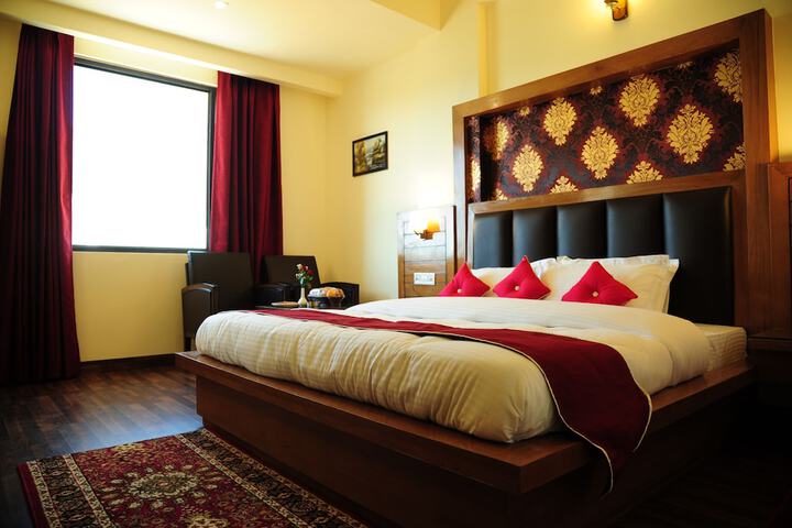 Room 52 of 76