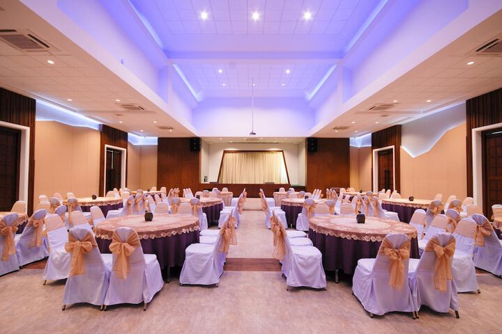 Ballroom/Hall 41 of 60