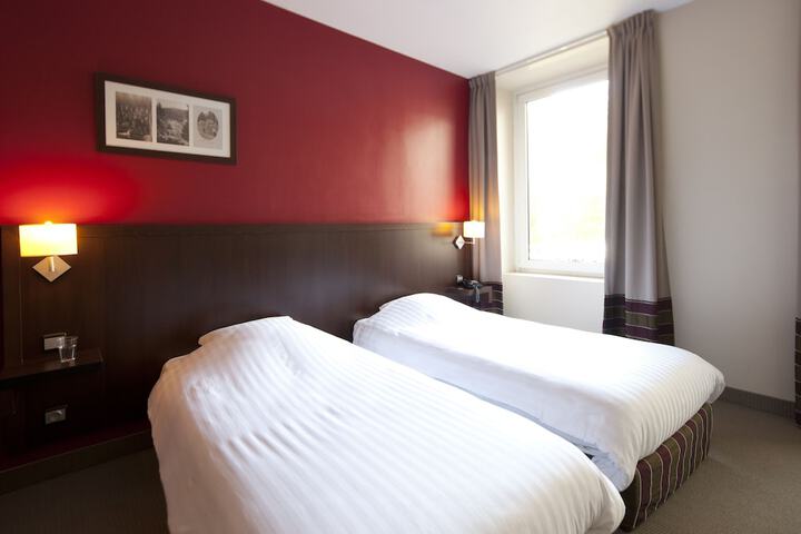 Room 15 of 40