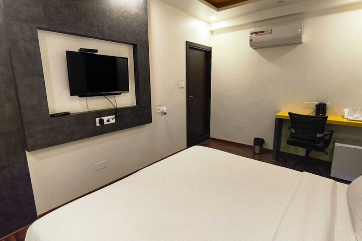 Room 4 of 13