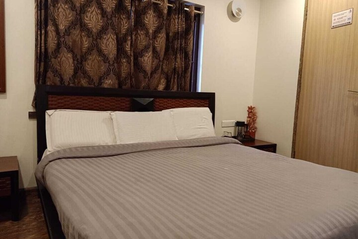 Room 3 of 70