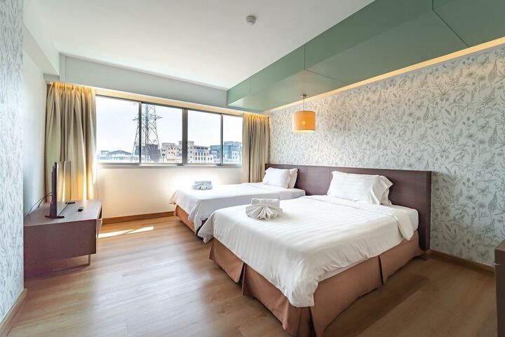 Room 35 of 64