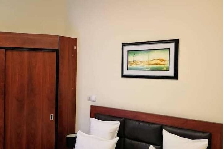 Room 27 of 130