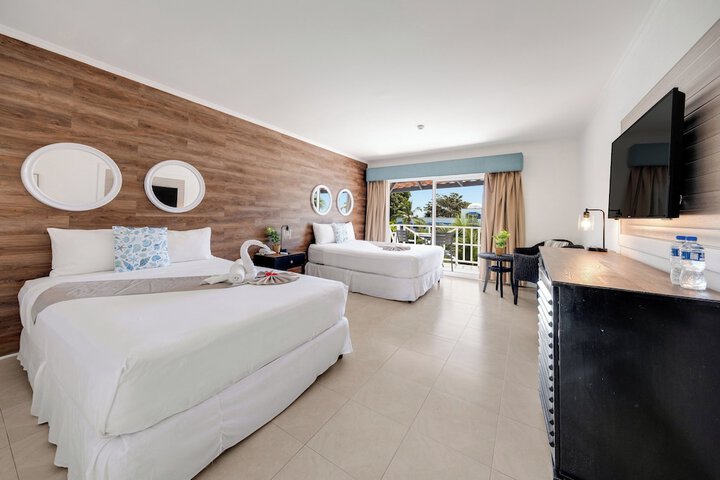 Room 4 of 107
