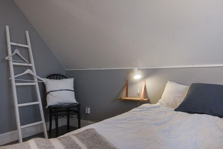 Room 4 of 9