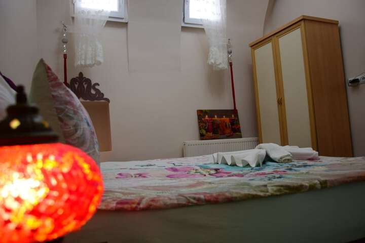 Room 16 of 185