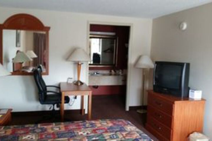 Room 5 of 11