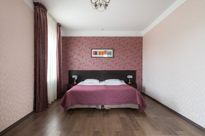 Room 9 of 65