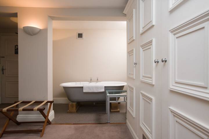 Room 4 of 67