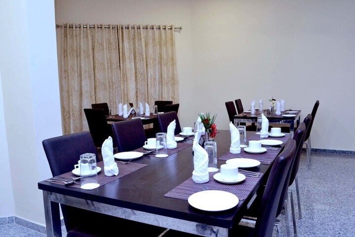 Dining 10 of 11