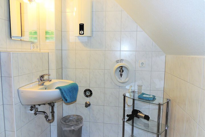 Room 199 of 272