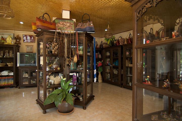 Gift Shop 106 of 123