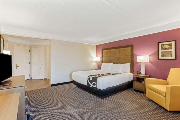 1 King Bed (8 of 15)