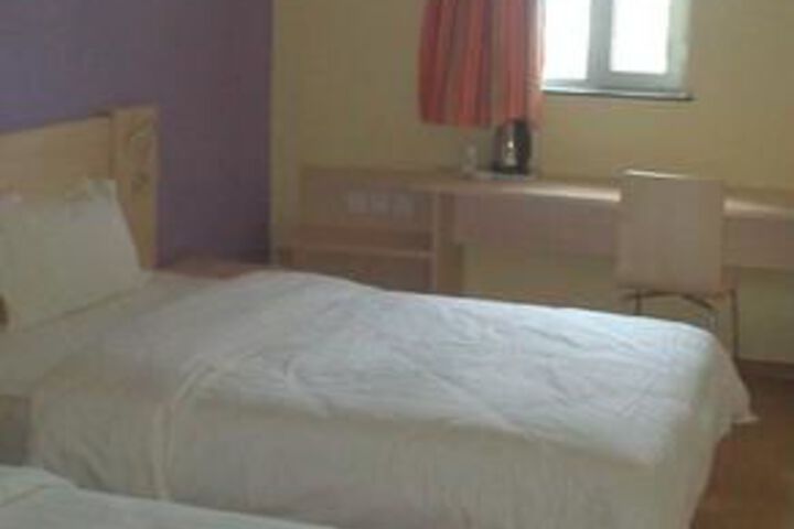 Room 10 of 24