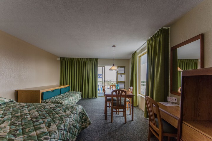 Room 36 of 216