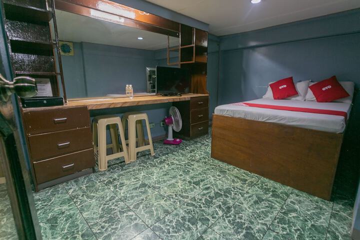 Room 6 of 35