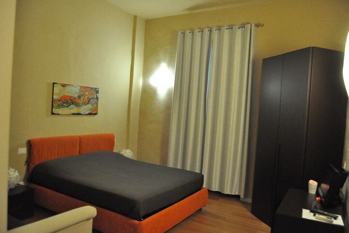 Room 10 of 17