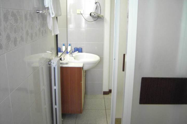 Room 13 of 36