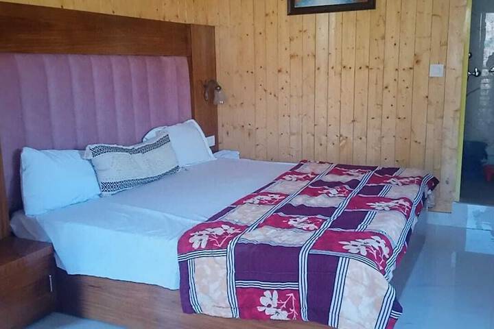 Room 3 of 8