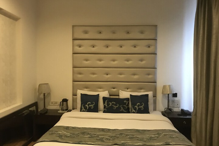 Room 14 of 37